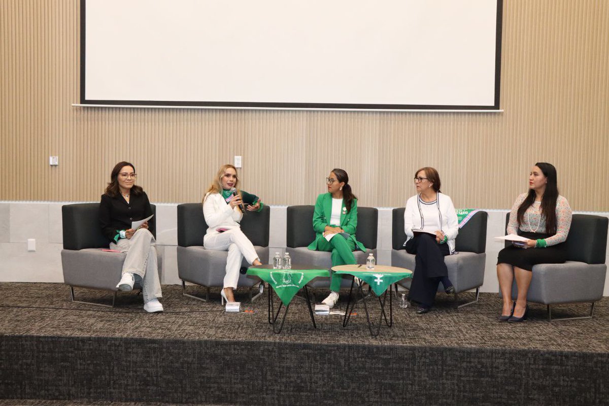 💚💜 Hoy, desde el <a href="/CongresoPue/">H. Congreso de Puebla</a>, participamos en el conversatorio por el primer aniversario de la despenalización del #Aborto en #Puebla.

Recordamos ese día histórico: los pañuelos alzados, los rostros conmovidos, las voces que no dejaron de exigir justicia y autonomía para las