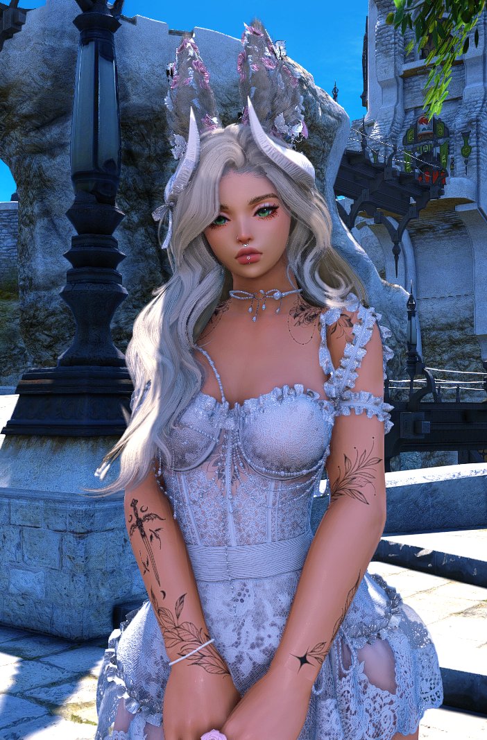 xivkairi's tweet image. took this then realized my dress is causing a wrist seam🥲