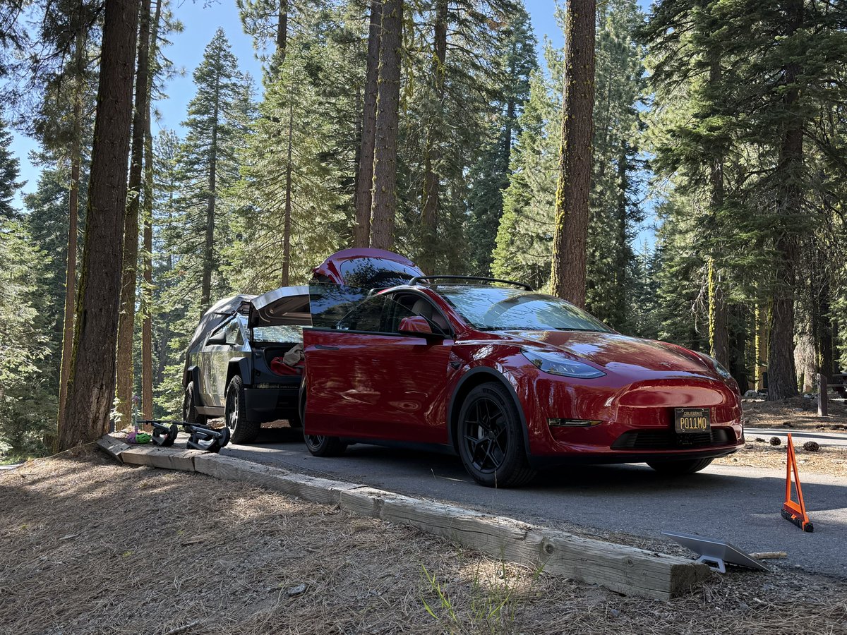 mahkusg's tweet image. Tesla glamping in the Cybertent and Model Y in Tahoe National Forest!
Pulling 200 mbps down on the Starlink Mini with no cell phone service otherwise!