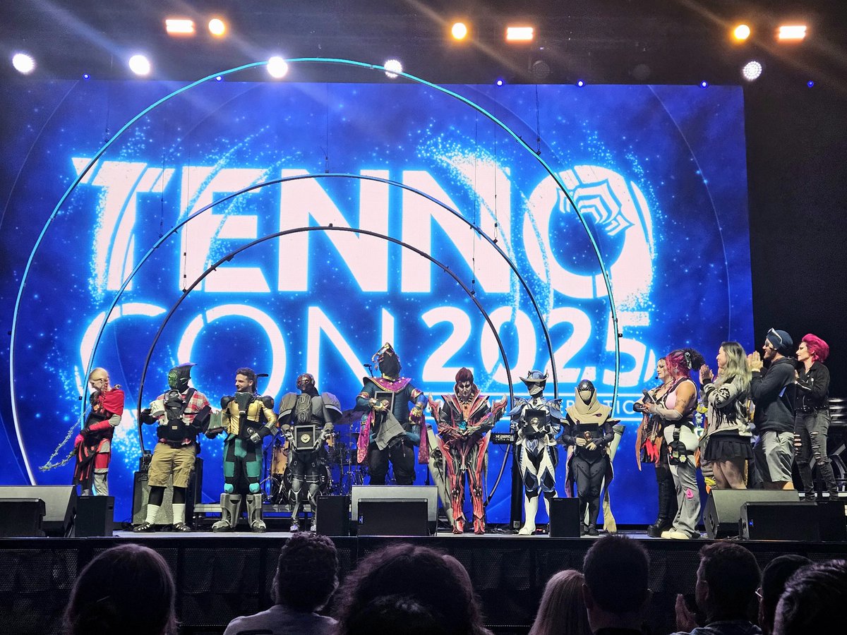 Incredible so far! 🌠 #tennocon2025 Gorgeous cosplays and one heck of a hosting debut <a href="/ronniebonnee/">veronica</a> 🎉
