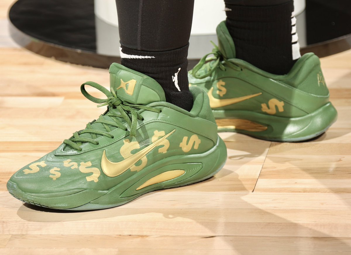 NickDePaula's tweet image. Allisha Gray is wearing a custom pair of @_AjaWilson22’s Nike A’Ones for the WNBA Skills Contests: