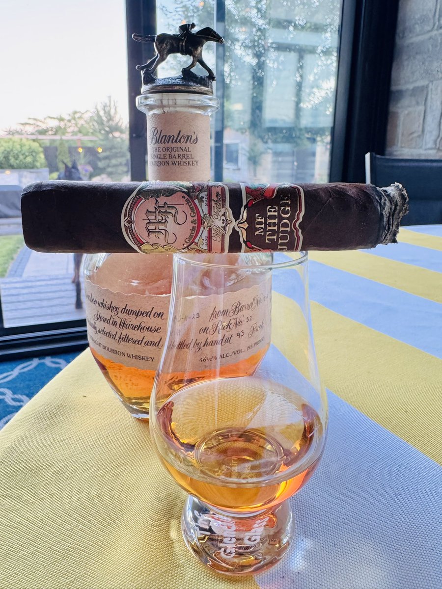 S_Andreoni's tweet image. I missed my dogs, my bed and my #bourbon. Cigars? Not really, that’s the first thing I pack before leaving on vacation. Cigar smokers know this!! 👊👊😅😅