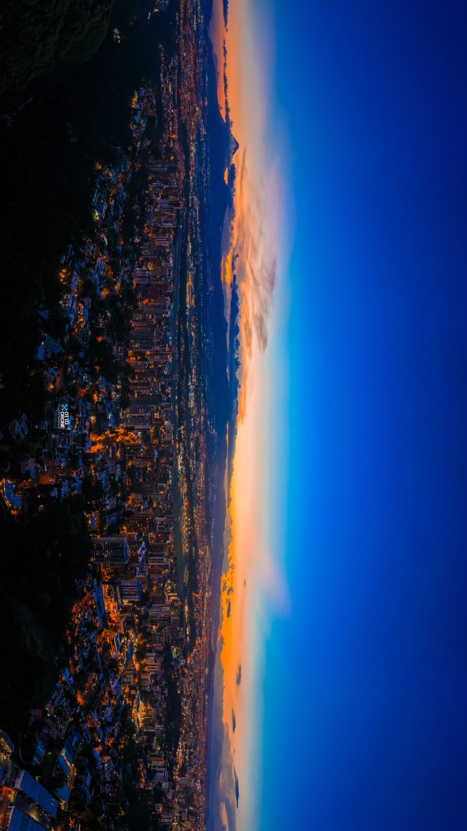 Atardecer de canícula en Ciudad de Guatemala.
Zona 14.