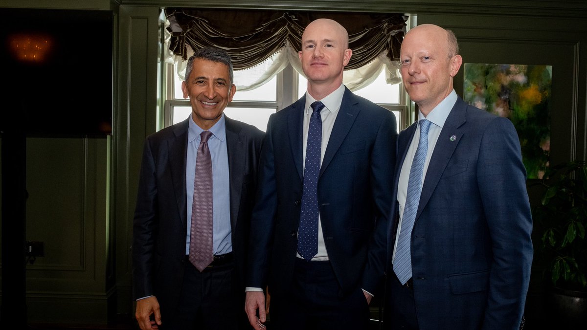 brian_armstrong's tweet image. It was a pleasure to celebrate the GENIUS act becoming law with @DavidSacks, @SenatorHagerty and @jerallaire. A historic day for the crypto industry.
We're unlocking the future of payment innovations - and we're just getting started.