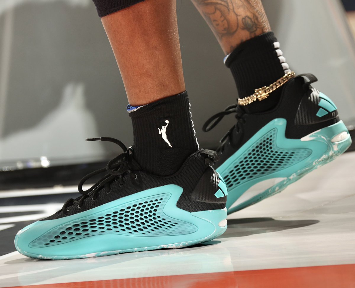NickDePaula's tweet image. Erica Wheeler debuts a new AE 1 Low for the WNBA Skills Contest: