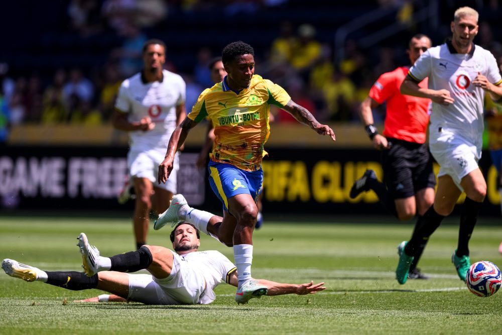 AluVera2's tweet image. The world recognises Ribeiro. Apparently he's unknown in Brazil. 🤭