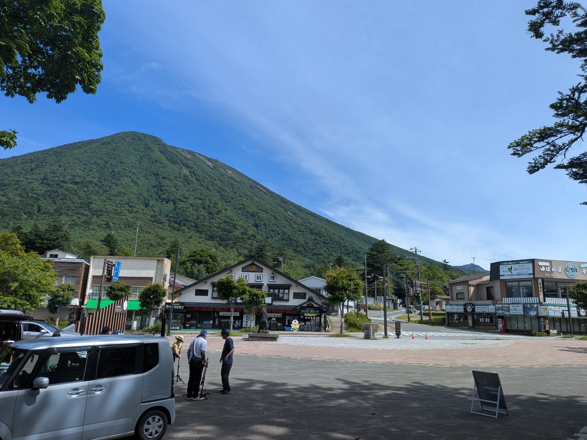nikkonsm's tweet image. おはようございます!7月19日(土)博物館周辺の天気は晴れ、気温は23℃です。
博物館前広場で、#奥日光サマーフェスタ の準備中♪
free swing 様のバンド演奏や、キッチンカーの出店もあります。
ぜひ、お立ち寄りください~!
#日光自然博物館 #中禅寺湖 #避暑地