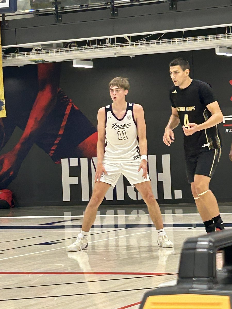 EYCL <a href="/hoops_kingdom/">𝙆𝙞𝙣𝙜𝙙𝙤𝙢 𝙃𝙤𝙤𝙥𝙨</a> Wing Jake McQuire has been a force in the first half and helping keep them in it.

Tough slasher with great balance and strength finishing in the paint and at the rim

<a href="/RL_Hoops/">RecruitLook Hoops</a> 
<a href="/CoachTreal2/">Coach Treal Holland II</a>