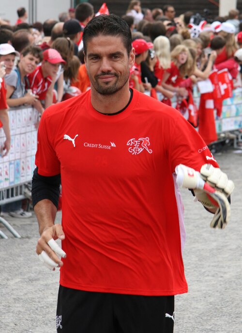 Former Sweden Goalkeeper, now FIFA Goalkeeping Expert Pascal zuberBuhler:
"He (Ronwen Williams) is always deeply involved in Mamelodi Sundowns' build-ups, and with his starts,they overload the midfield,creating numerous scoring opportunities. He's an absolute joy to watch!"