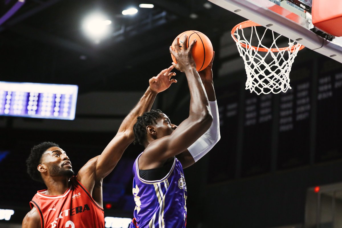 FoundFathersTBT's tweet image. 𝗘𝗡𝗗 𝗢𝗙 𝗤𝟭
🟣 19
🔴 18
Zo: 8 PTS, 4 REB
Dre: 5 PTS
Swagg: 4 AST
💻 YouTube.com/@The.Tournament