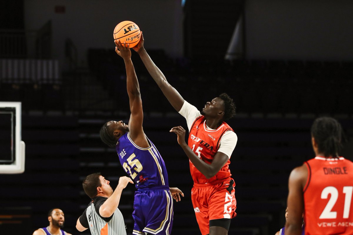 FoundFathersTBT's tweet image. 𝗘𝗡𝗗 𝗢𝗙 𝗤𝟭
🟣 19
🔴 18
Zo: 8 PTS, 4 REB
Dre: 5 PTS
Swagg: 4 AST
💻 YouTube.com/@The.Tournament