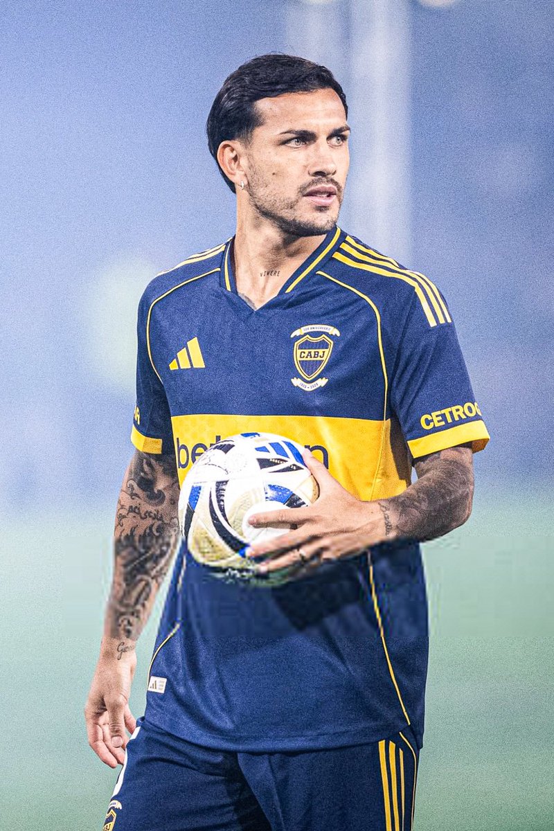 Paredes mejoró muchísimo a Boca con dos principios básicos y elementales del fútbol. 

1-Pasar la pelota para adelante. 

2-Dársela a los de azul y amarillo.