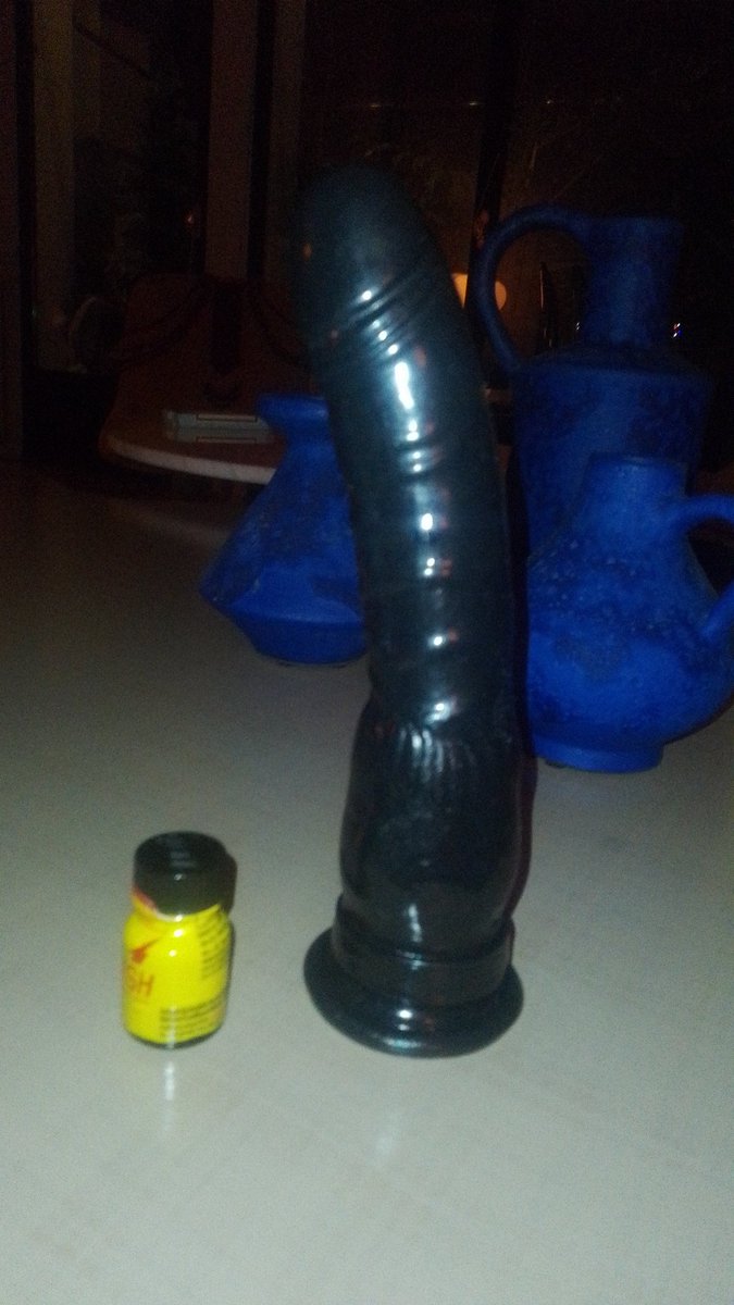 Me invitó una copa de vino y terminé jugando con su juguete ,😈
