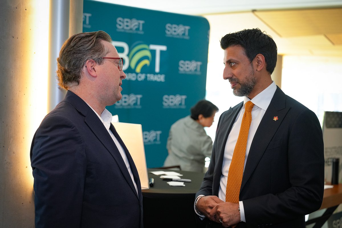 CommerceCanada's tweet image. Le ministre Sidhu a participé à un événement organisé par la Chambre de commerce de Surrey!
Sa participation souligne l’importance de donner aux entreprises locales les moyens de réussir sur les marchés mondiaux et de renforcer la présence économique du Canada à l’étranger.