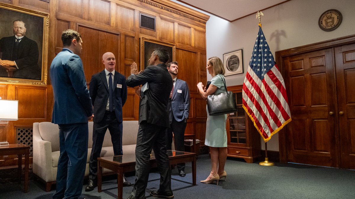 brian_armstrong's tweet image. Historic day for crypto. The financial system is finally being updated.
Massive shoutout to our policy/legal teams for all their hard work on making America the home of crypto.
But the job's not finished. Now the Senate needs to pass the CLARITY Act to protect consumers.