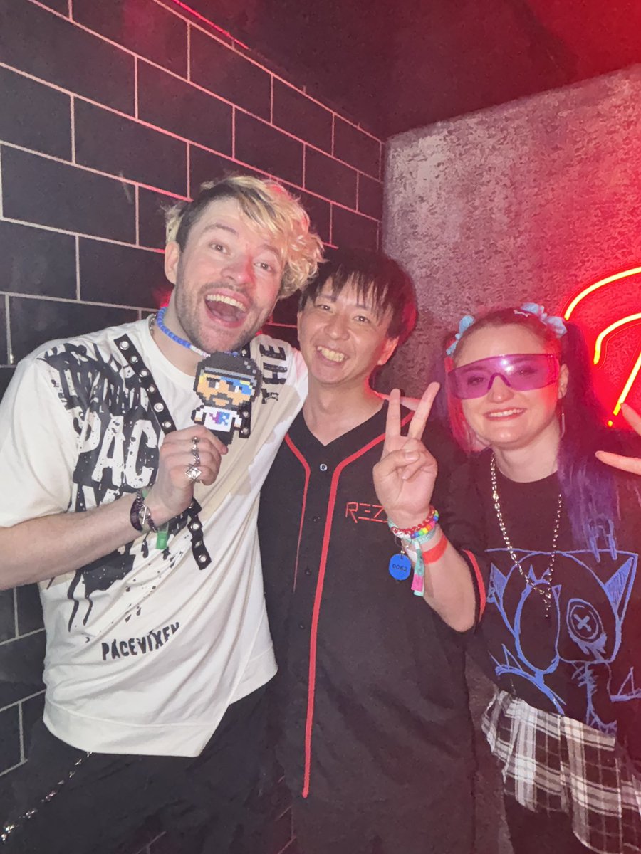 KMSN_koma_san's tweet image. 【DJやってます！中の人からのお知らせ🖐️】

実は…DJアカウントあります🎧→ @DJ_KMSN  
マッシュアップや音源公開中なので  
よかったらそっちもフォローしてー🔥

#KMSN #DJ #BassMusic #推し活もするDJ