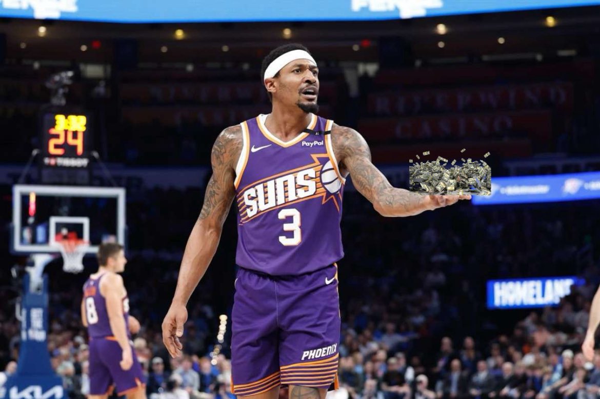 SMHighlights1's tweet image. There are people who work 9-5’s and even 7-7’s almost everyday, just to put food on the table for them and their kids.
Meanwhile, Bradley Beal just made $100,000 dollars per point he scored and made roughly $2 million dollars per game with the Suns.
This is HIGHWAY FKIN ROBBERY