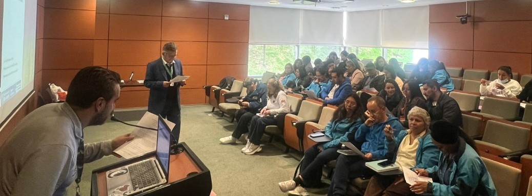 ljhernandezf's tweet image. Hoy nuestro decano @JRoa_MDFACP instala el Encuentro Distrital de Vigilancia Comunitaria organizado entre @SectorSalud y @MediUniandes en la Universidad de los Andes. Se hizo taller sobre "Problematización en salud y Determinantes Sociales". Participando @SubRedCentroOri…