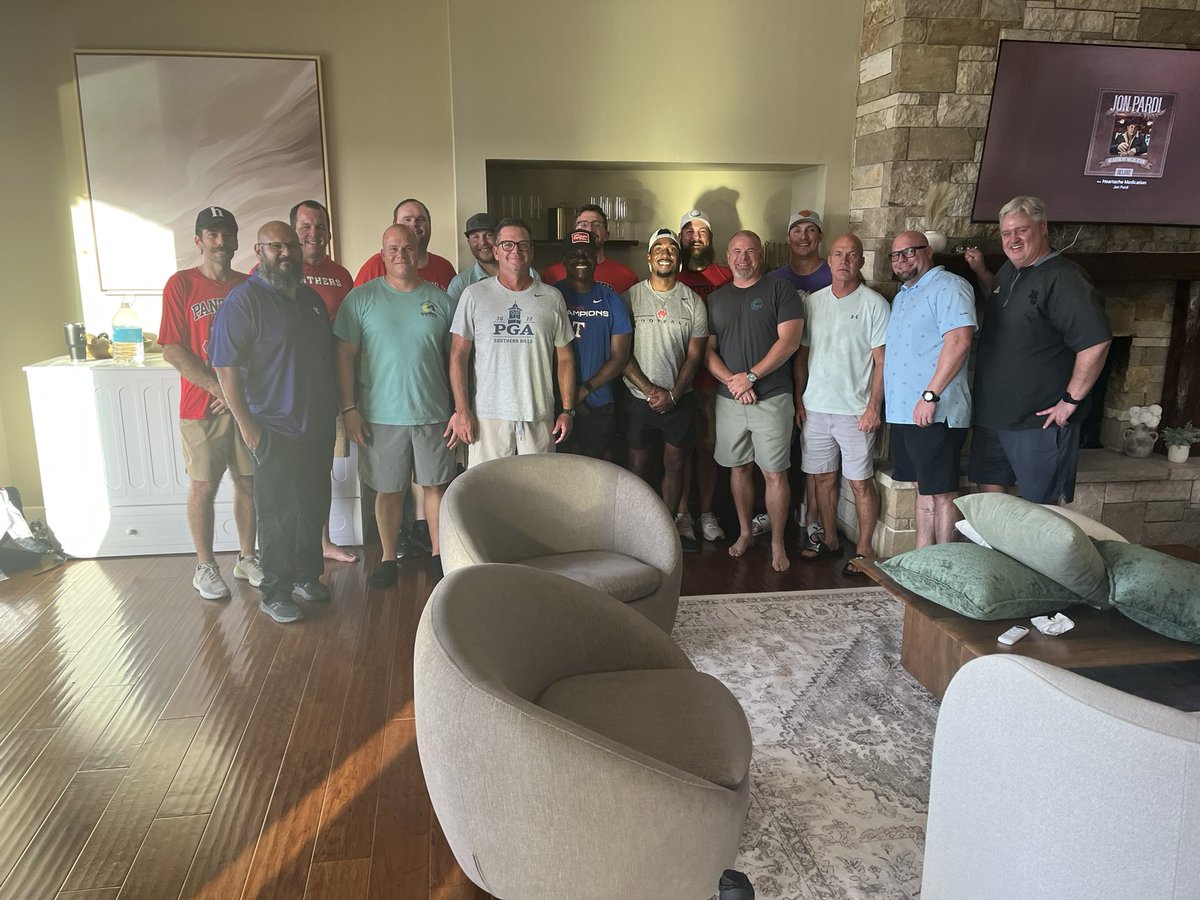 _Jerry_Edwards's tweet image. 2025 Coaches Retreat!
Couldn’t be more excited to have this group of men on our staff. Excited to plan and prepare for the 2025 season this weekend!!
Go Panthers!