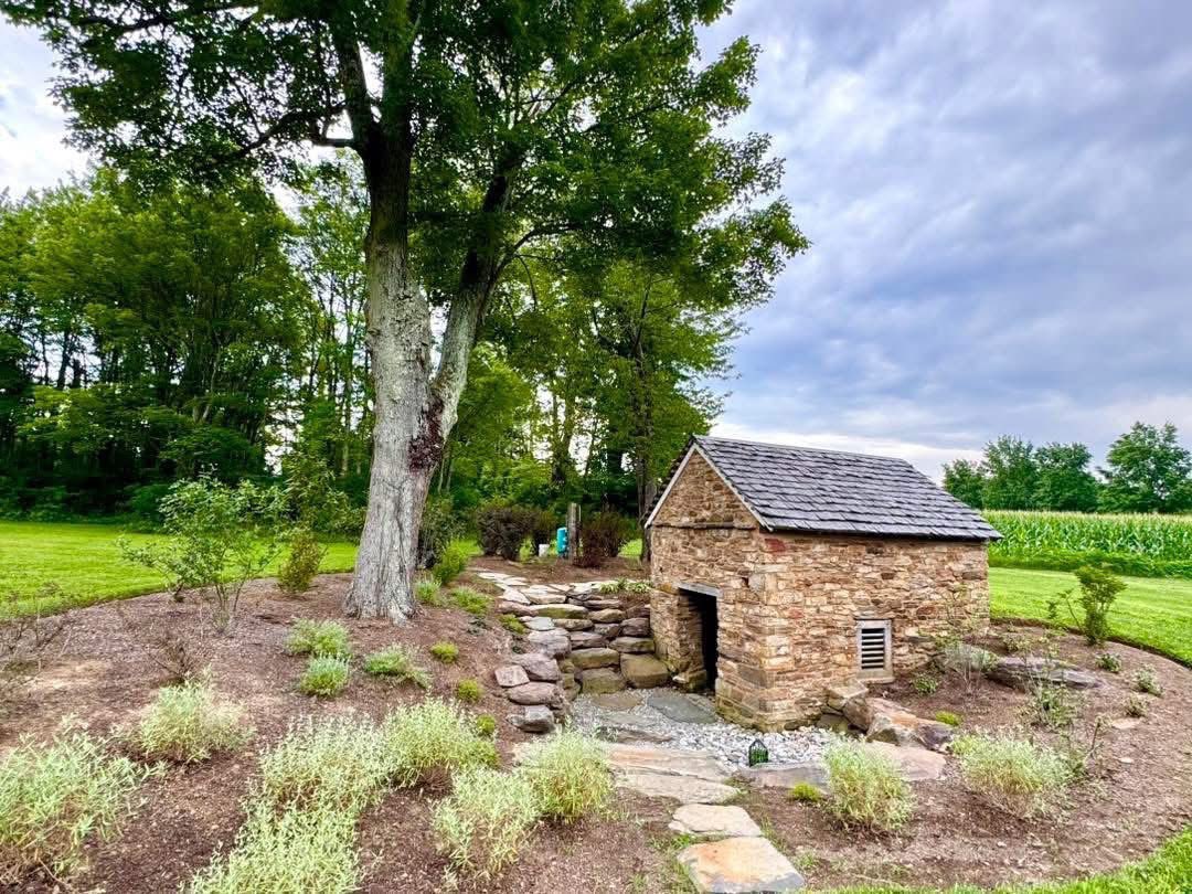 RepBrianFitz's tweet image. Throughout our community, we are surrounded by history—woven into the landscapes, landmarks, and stories passed down through generations.
One of those stories lives at Bucks Country Gardens Ltd., where the Milkhouse—built in 1738 on land originally granted by William Penn—has…