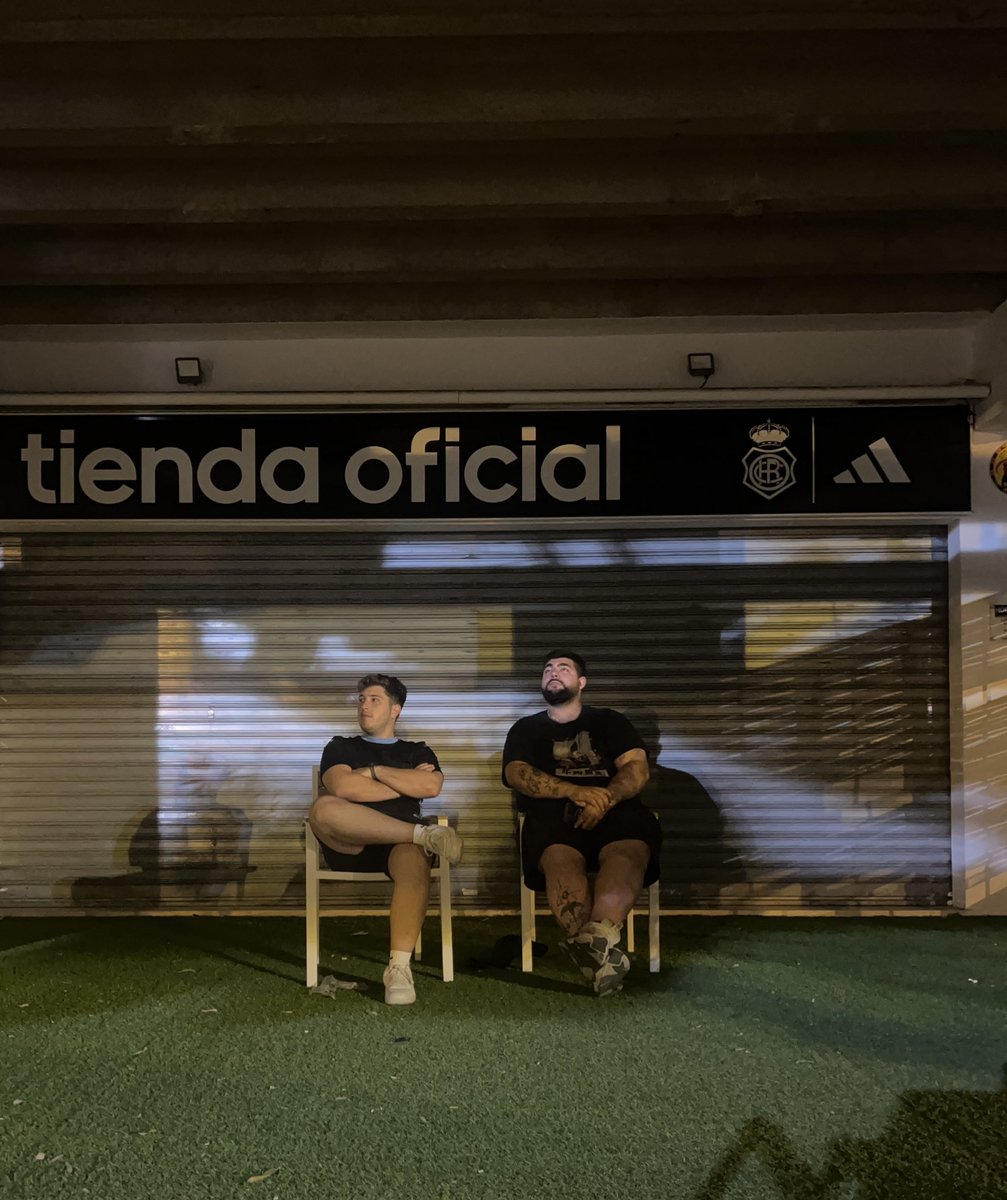 JUJONES TV (@jujonestv) on Twitter photo Lo prometido es deuda 🤝
¿Alguien le puede decir al <a href="/recreoficial/">RC Recreativo de Huelva</a> que nos diga cuándo se renueva presencialmente? 😅
Nuestro jefe y nuestro director de contenido ya están esperando #DondeElFútbolEmpieza Lo prometido es deuda 🤝
¿Alguien le puede decir al <a href="/recreoficial/">RC Recreativo de Huelva</a> que nos diga cuándo se renueva presencialmente? 😅
Nuestro jefe y nuestro director de contenido ya están esperando #DondeElFútbolEmpieza