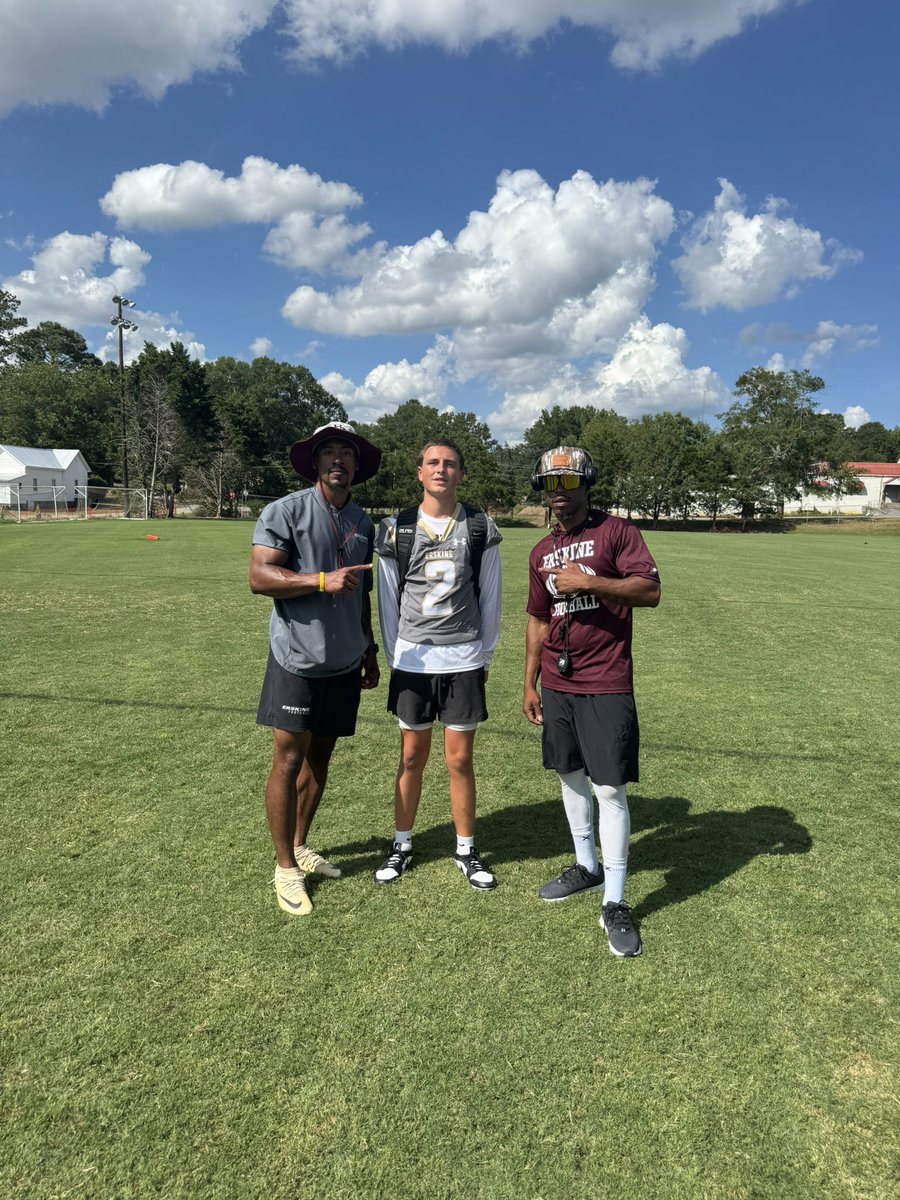 Cannonlogan11's tweet photo. had a great time at the Erskine football camp today! #gofleets @coachLos_5 @icoachfb @CoachDHop_24 @datway_football @Coach_Lane8 

Thank y’all so much! https://t.co/Srm8M8r7oW