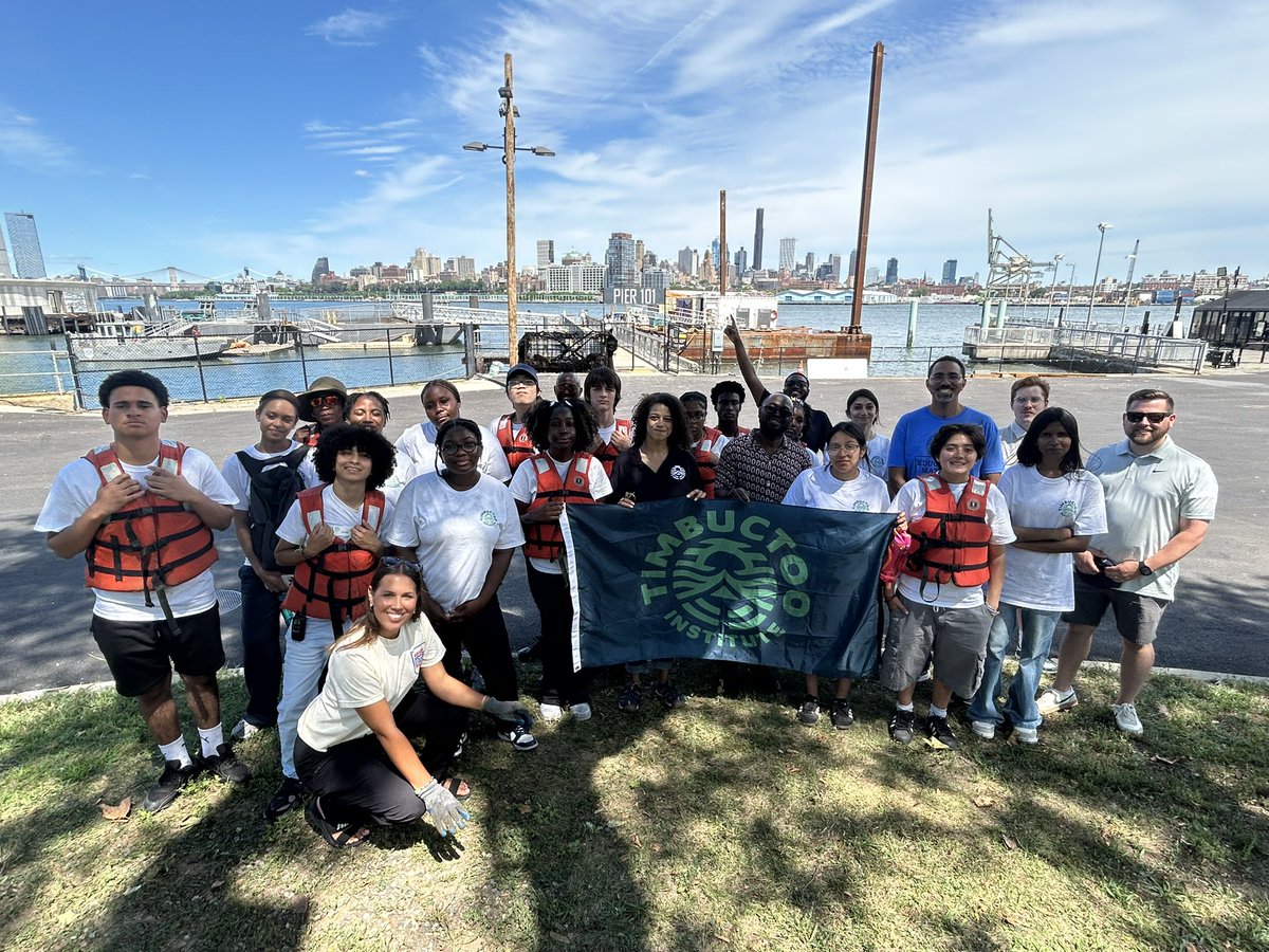 SolagesNY's tweet image. We had an incredible day with the @SUNYESF Timbuctoo Institute cohort exploring the @BillionOyster Project 🦪 alongside @BPHACaucus and @JohnBKing on Governors Island.
It was a hands-on reminder that climate careers and real opportunities are growing right here at home.