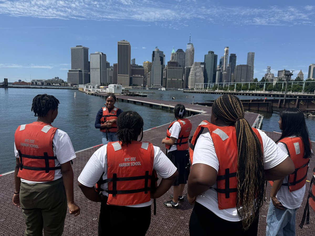 SolagesNY's tweet image. We had an incredible day with the @SUNYESF Timbuctoo Institute cohort exploring the @BillionOyster Project 🦪 alongside @BPHACaucus and @JohnBKing on Governors Island.
It was a hands-on reminder that climate careers and real opportunities are growing right here at home.