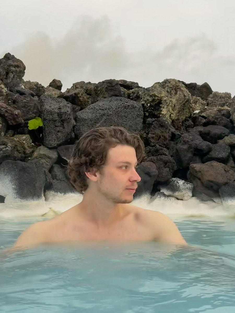 rosiiwun's tweet image. it’s cold outside