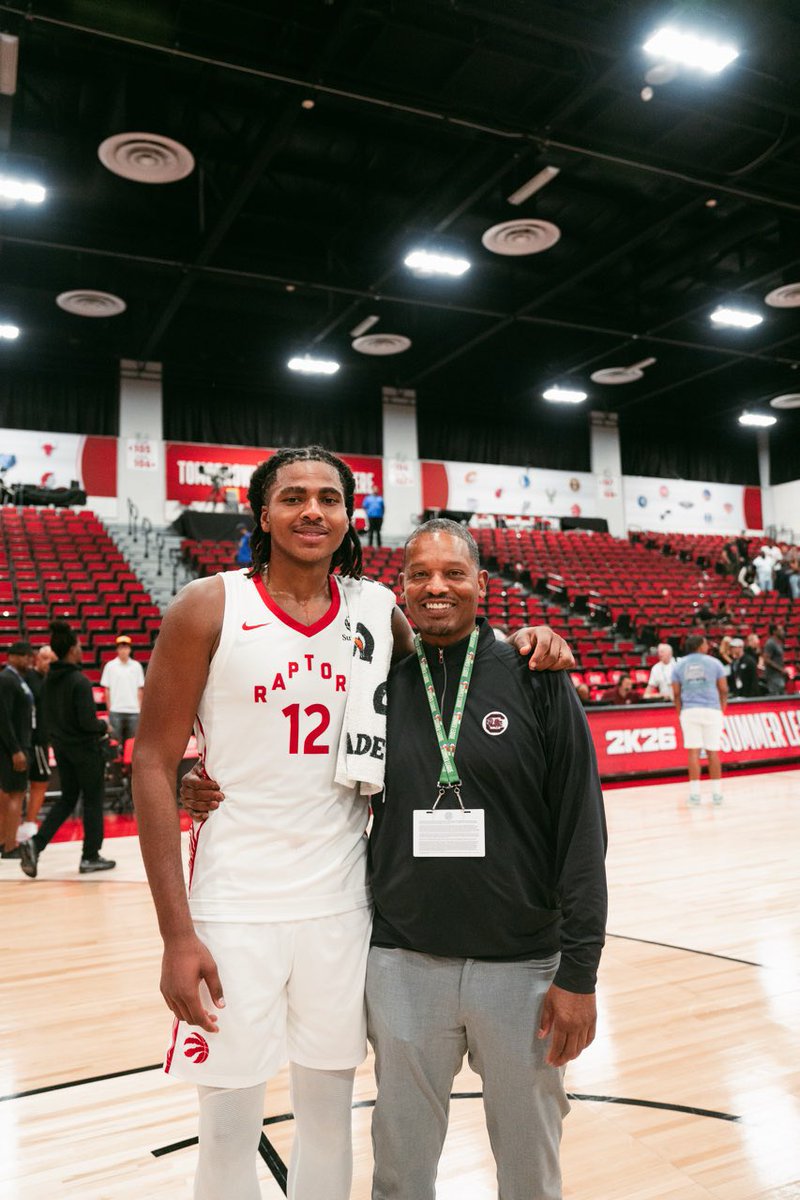 CoachLParis's tweet image. So happy to spend a little time with this guy after an incredible performance! 

📈 ⬆️ y’all 

Incredibly proud!!!🤙🏾