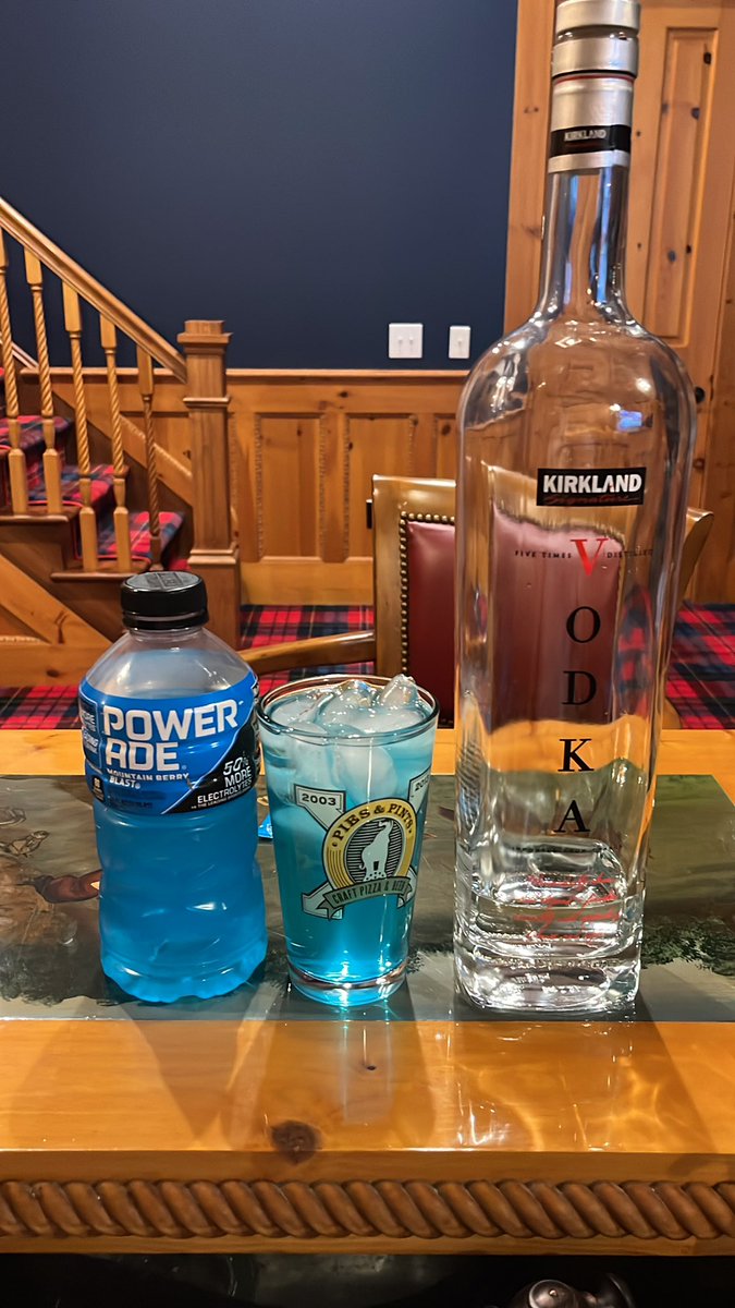 local_hooperr's tweet image. Cocktail hour