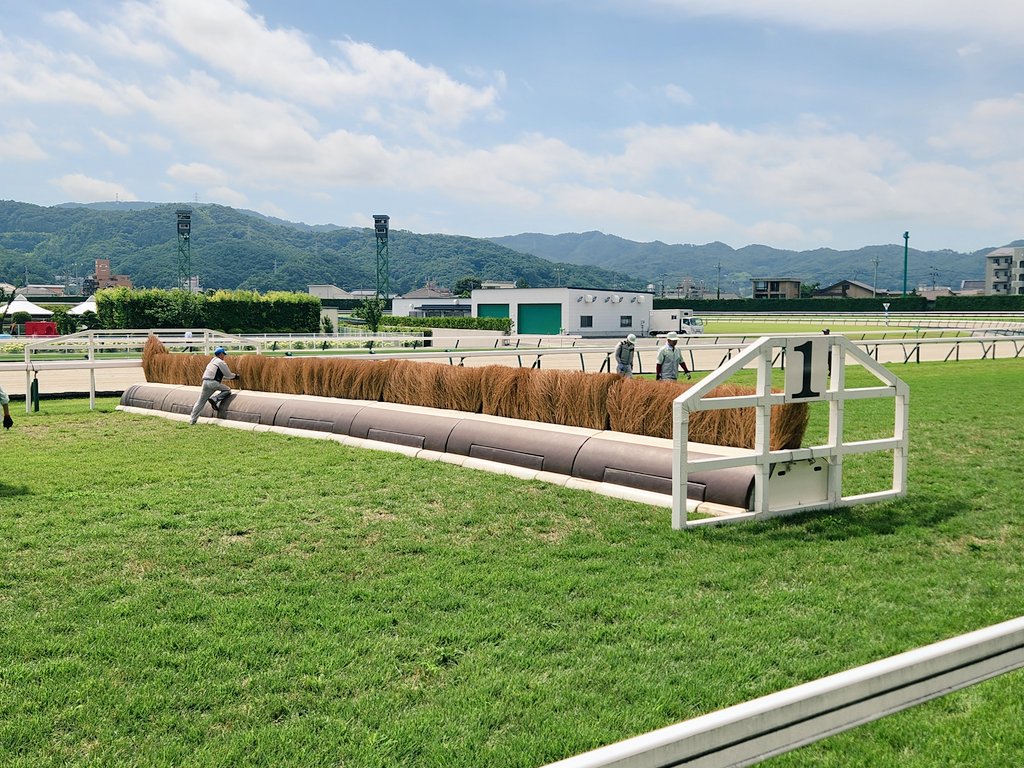 netkeibashop's tweet image. おはようございます☀
ショップ担当者、今日は福島競馬場へ🐴
喜多方ラーメンも食べて、1Rからやる気満々です。