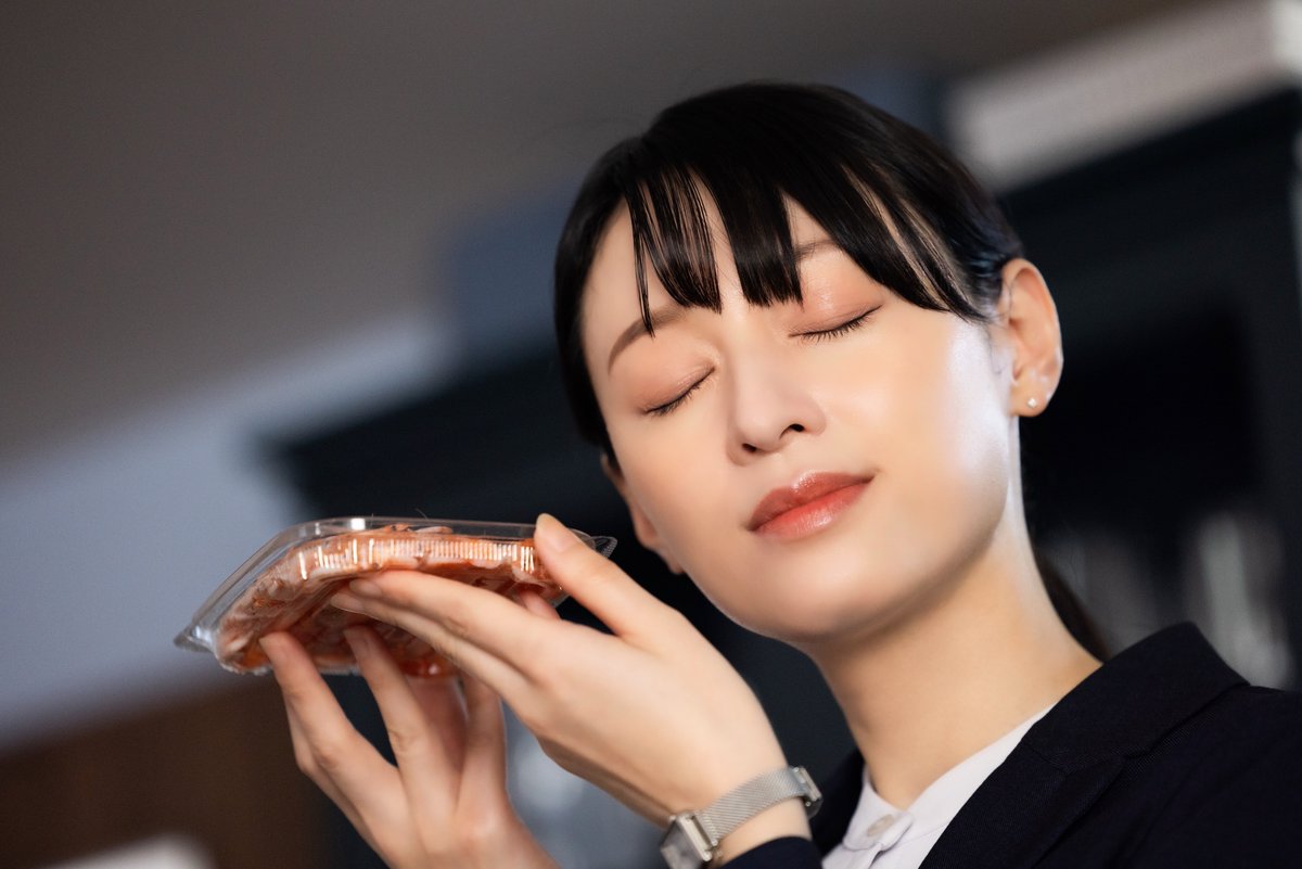 tx_banshaku's tweet image. ■ ■ ■ ■ ■
📷4話 場面写真
■ ■ ■ ■ ■
すべての食材には、声がある。
耳を澄ませて、きっといつか聞こえるはず✨
見逃した方は #TVer へ
▶︎ tver.jp/episodes/epb9d…
🗓️第5話は7/25(金)深夜24:42〜
#晩酌の流儀4
#栗山千明