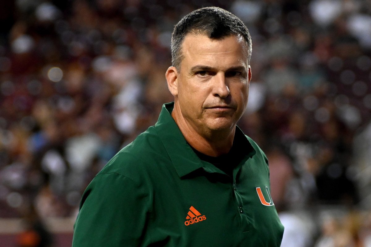 canefilms's tweet image. > makes 139 phone calls to recruits before contact window opens
> accuses other schools of tampering
> gets slapped with 1 year probation & $25 K fine by NCAA
> sues a former player because they changed their mind
> 13-13 first two seasons
> be Luke Fickell
> pic unrelated