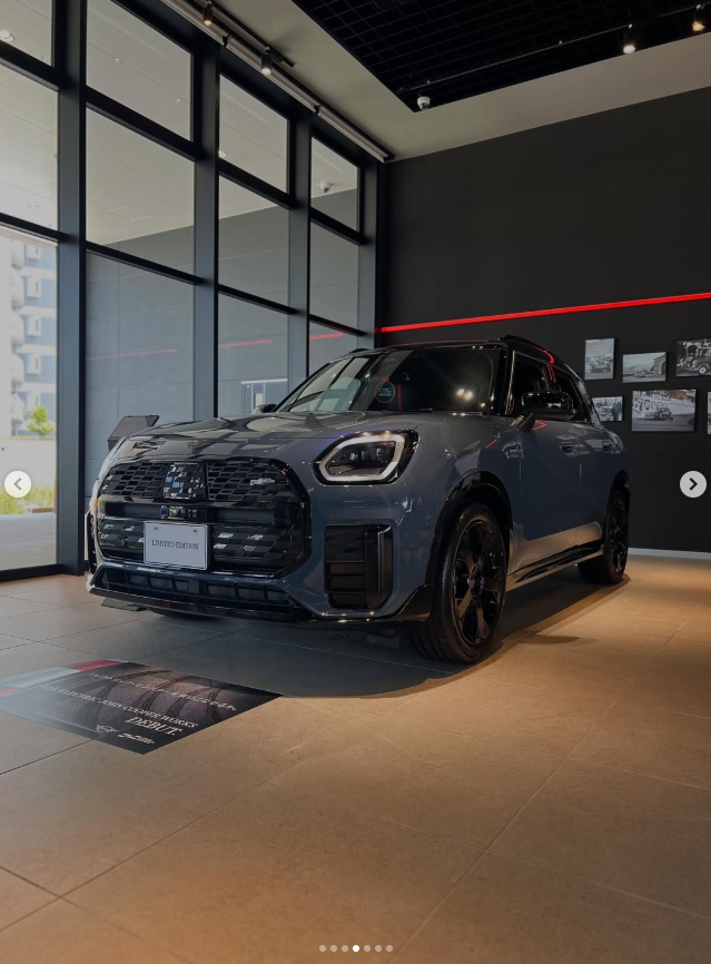 GlanzMini's tweet photo. 【MINI船橋】
本日よりJCWイベント！！　
たくさんのご来店をお待ちしております！！！　
 
#JCW #johncooperworks
#3door #convertible #countryman
#slateblue #スレートブルー #限定車
#レジェンドグレー #チリレッド
#インディゴサンセットブルー
#MINI船橋 #イベント https://t.co/mDmOSyD2zJ