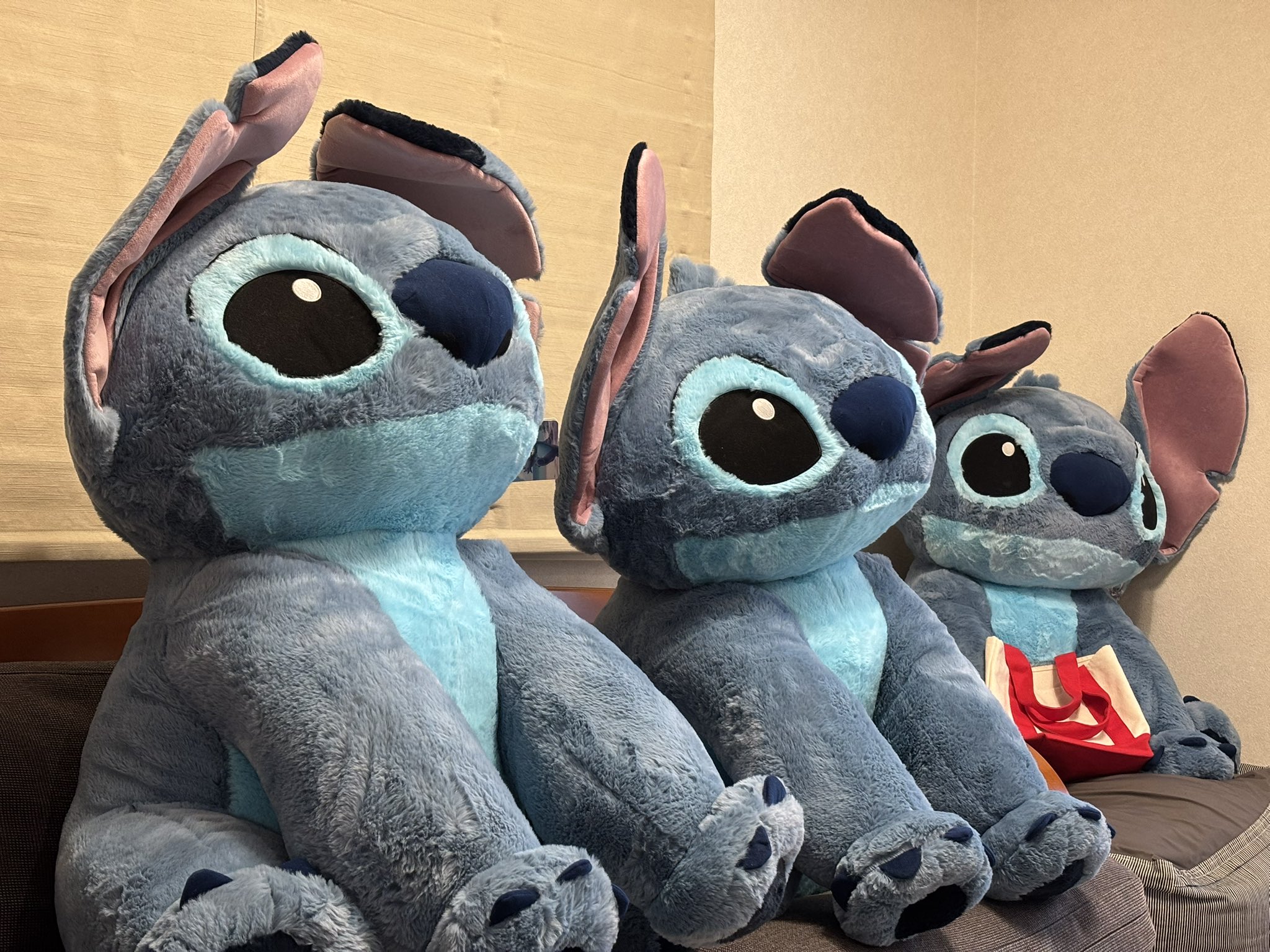 Rちゃん様 コストコ　スティッチ　新品　ディズニー　特大 新品】スティッチ ぬいぐるみ ディズニー 特大 コストコ A33