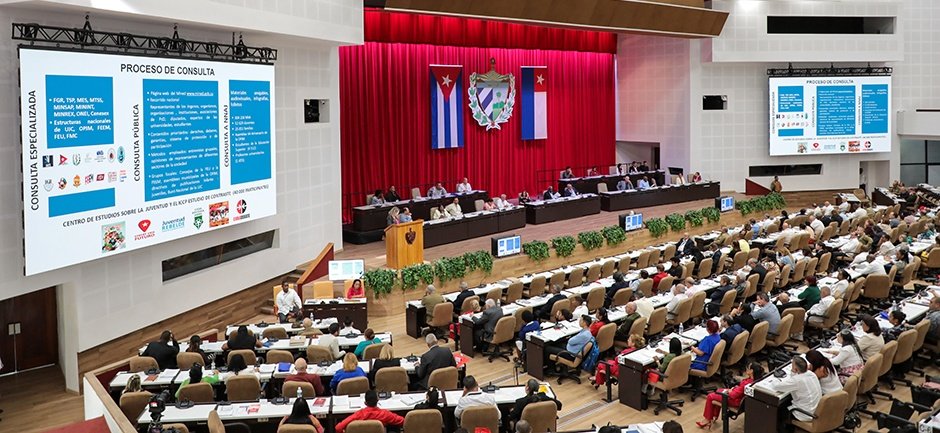 José Angel Portal Miranda (@japortalmiranda) on Twitter photo 🇨🇺 En la jornada final de la <a href="/AsambleaCuba/">Asamblea Nacional Cuba</a>, los diputados aprobamos el Código de la Niñez, Adolescencias y Juventudes, un texto formador, de presente y futuro.
Desde el <a href="/MINSAPCuba/">Ministerio de Salud Pública de Cuba</a> reafirmamos nuestro compromiso con la protección y el desarrollo de nuestra población más joven. 🇨🇺 En la jornada final de la <a href="/AsambleaCuba/">Asamblea Nacional Cuba</a>, los diputados aprobamos el Código de la Niñez, Adolescencias y Juventudes, un texto formador, de presente y futuro.
Desde el <a href="/MINSAPCuba/">Ministerio de Salud Pública de Cuba</a> reafirmamos nuestro compromiso con la protección y el desarrollo de nuestra población más joven.