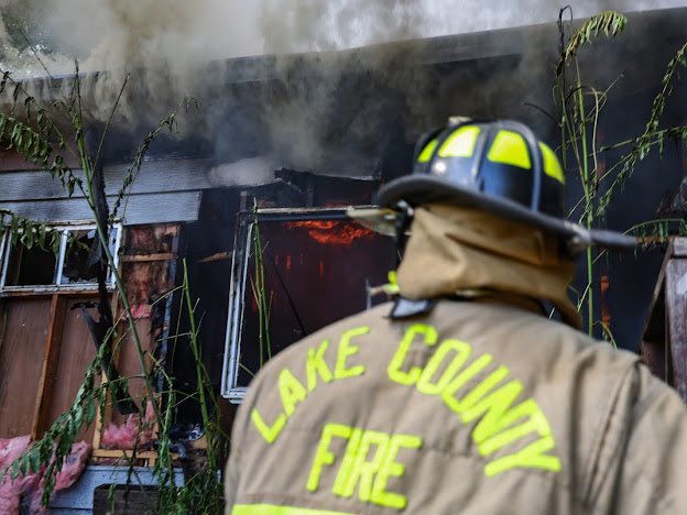 CALFIRELNU's tweet image. 🐾 Dog Rescued from House Fire! 🐕🦺🔥
On Friday morning, CAL FIRE LNU firefighters teamed up with Lake County Fire Protection District to battle a residential fire on Bonham Rd in Lower Lake.
While working the scene, crews discovered a dog trapped inside the home. Without…