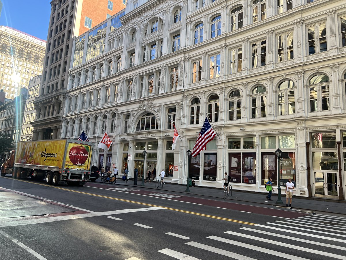 repkord's tweet image. Cruising around NYC with @DubMFG this afternoon and came across the most urban @HomeDepot of all time. 🤣