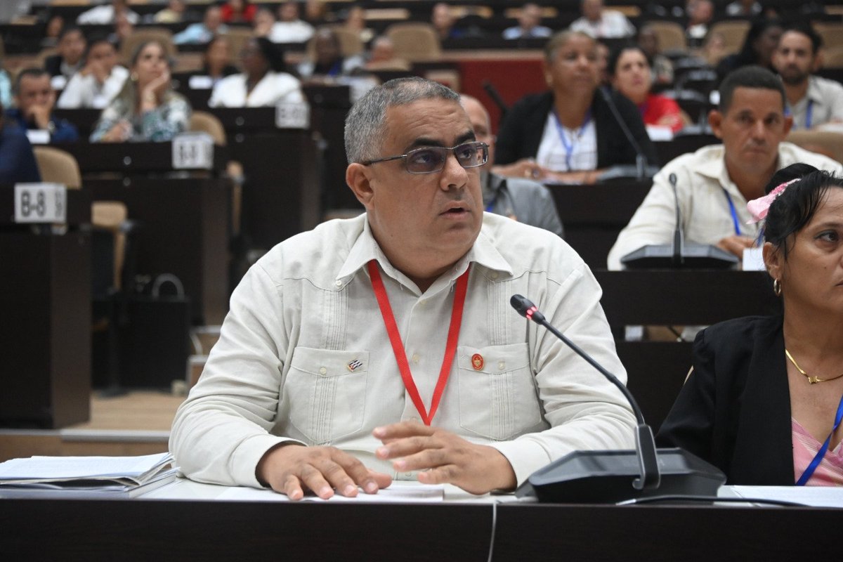 Los diputados ofrecieron sus consideraciones respecto al proyecto de ley de Reforma Constitucional 

#PoderPopular 
#CubaLegisla
