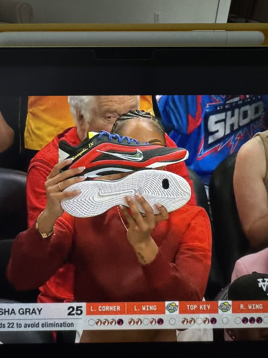 did anyone else catch aja’s phone?? 😂😂😂 <a href="/_ajawilson22/">A'ja Wilson</a> #WNBAAllStar