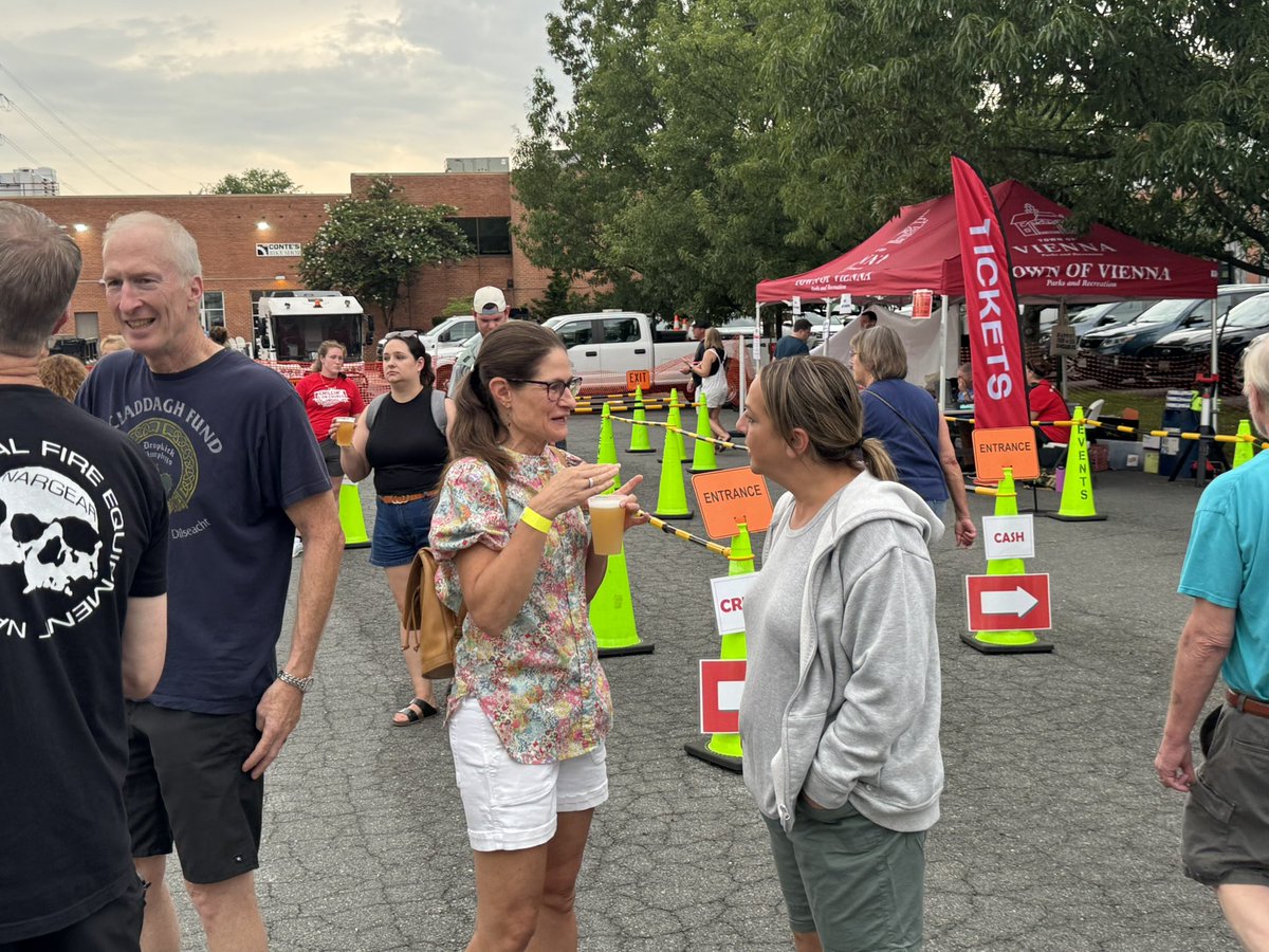 HollySeiboldVA's tweet image. Beautiful night of music and friends at Chillin’ on Church in @TownofViennaVA!
If you missed it, don’t worry—join us next time:
🎶 Friday, August 15 or Friday, September 19
🕡 6:30–9:30 PM
More info: viennava.gov/Events-directo…