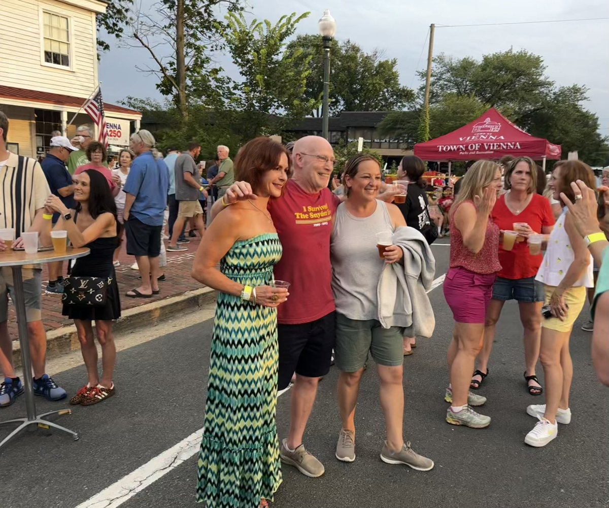 HollySeiboldVA's tweet image. Beautiful night of music and friends at Chillin’ on Church in @TownofViennaVA!
If you missed it, don’t worry—join us next time:
🎶 Friday, August 15 or Friday, September 19
🕡 6:30–9:30 PM
More info: viennava.gov/Events-directo…