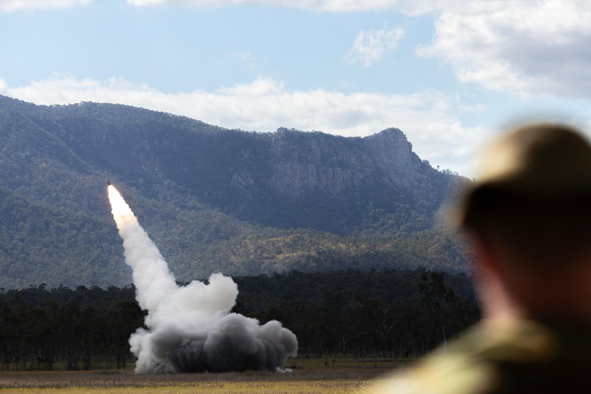 AustralianArmy's tweet image. Locked & Loaded ๐๐จ
#AusArmy and Singaporean Armed Forces HIMARS operate alongside Republic of Korea Marine Corps K1 Main Battle Tank during @TalismanSabre fire power demonstration.
๐ธ LSIS Susan Mossop/ CAPT Karam Louli