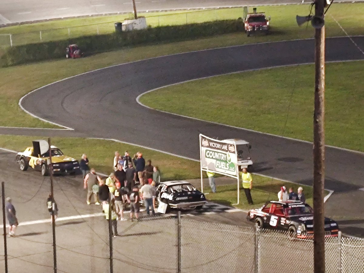 There was a $550 bounty tonight if anybody could beat Carlos Grenier in the Ridge Runners at Claremont. It took just 4 laps for Grenier to put any thoughts of anyone getting the $550. Grenier moved to the lead on lap 4 &amp; fended off Trevor Young &amp; Ron Burgess Jr.