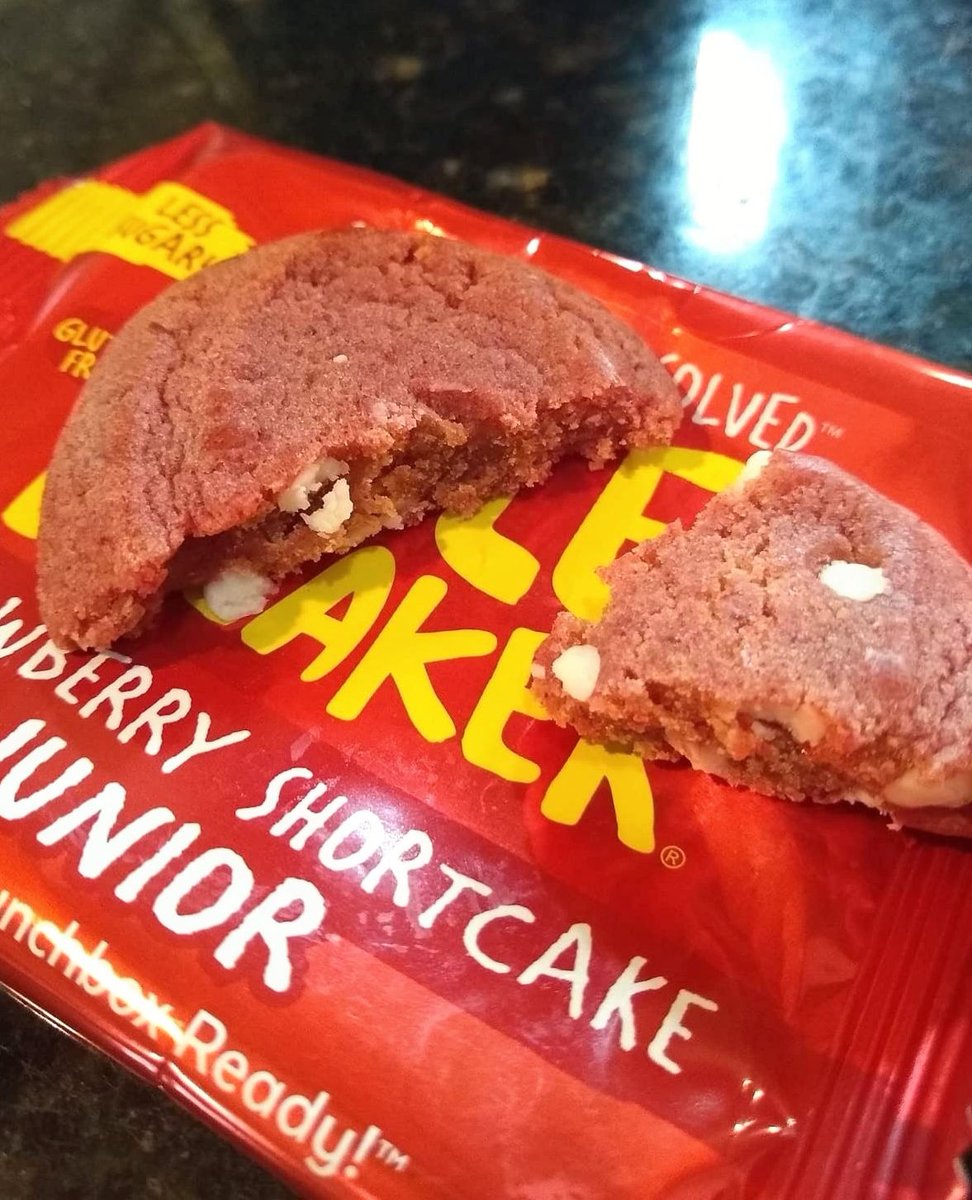 🍓 Meet your new summer crush: Strawberry Shortcake, the Rule Breaker way 💕

Soft-baked, chickpea-powered, and totally delicious—right down to the last crumb. 

#bearulebreaker #rulebreakersnacks #snacktimesolved #StrawberrySeason #RuleBreakerSnacks #AllergyFriendlyEats