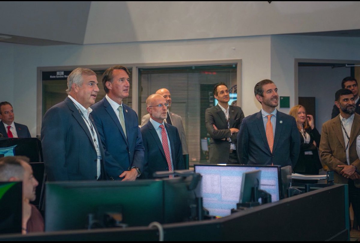 BrendanCarrFCC's tweet image. America’s space economy is growing again, including right here in Virginia. 🚀
Great to join Governor Youngkin on a visit to one of the U.S. businesses helping the country lead the way into the Final Frontier. @GovernorVA