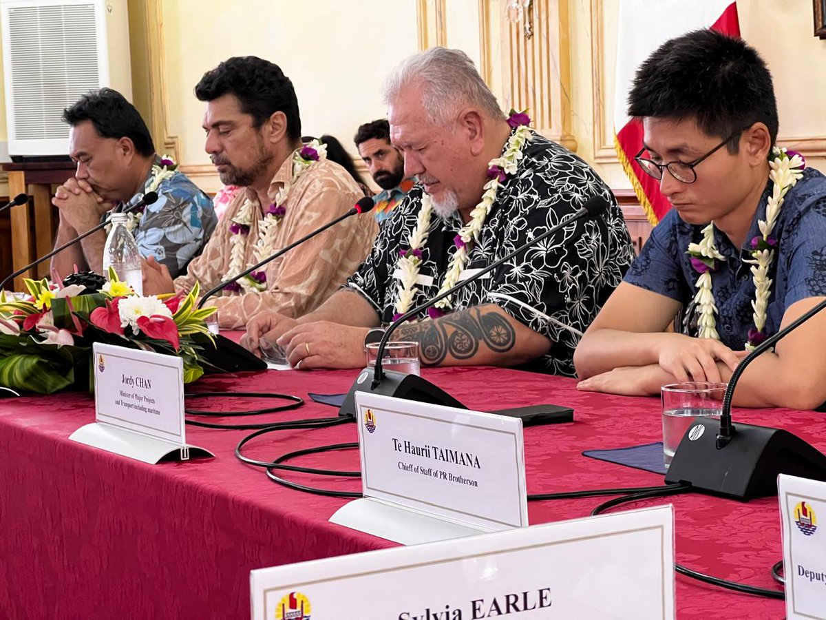 VictorVescovo's tweet image. Just returned from French Polynesia where myself and other Ocean Elders Dr. Sylvia Earle, Jean-Michel Cousteau, Nainoa Thompson and others met with President Brotherson and his staff. A deep thanks to his country for the great expansion of marine protected areas in their waters.