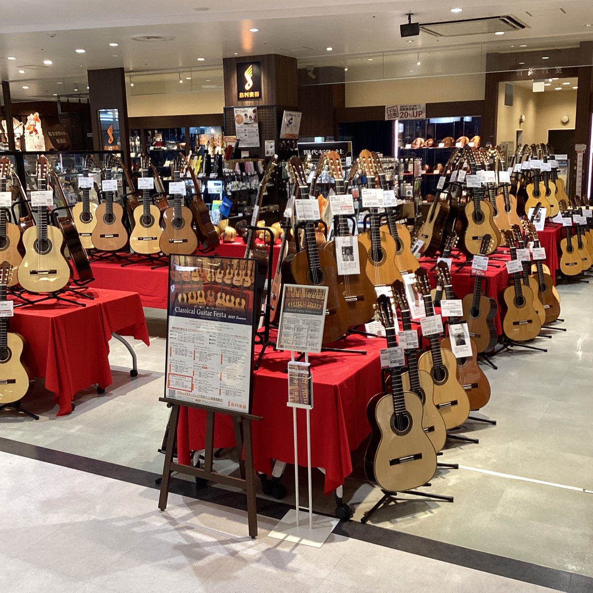 shima_nagoyacha's tweet image. #クラシックギターフェスタ 2025名古屋会場、
いよいよスタートです!
#桜井正毅、#黒澤哲郎、#ヘルマン・ハウザーなど、
沢山取り揃えております!
今回の目玉は何といっても、#君島聡 #LUNA の松、650mm!
この三日間だけの展示!
是非、ご来場ください!
shimamura.co.jp/shop/nagoyacha…