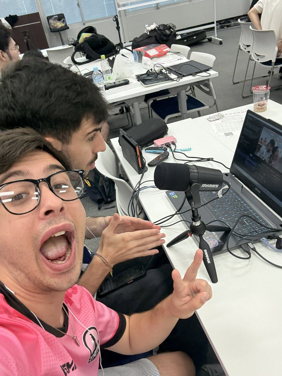 CoachFiivee's tweet image. en directo el torneo ya en el canal de alex!!!!!
luego juego alguna ronda tambiรฉn
